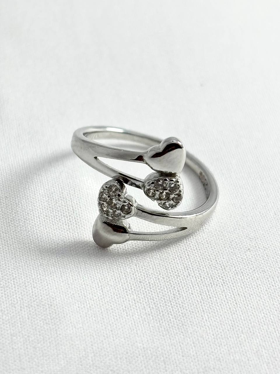 Anillo en Plata Corazones Brillantes