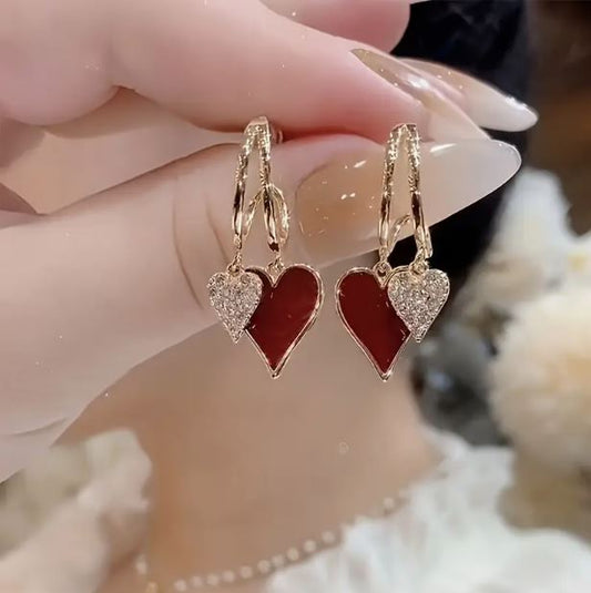 Aretes de corazón rojo